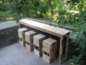 Outdoor Bar Made From Pallets