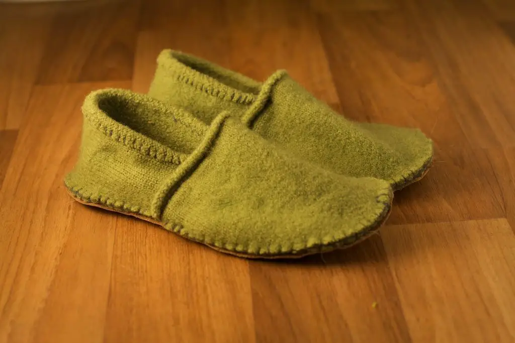 How To Make Cosy Slippers From An Old Sweater Project