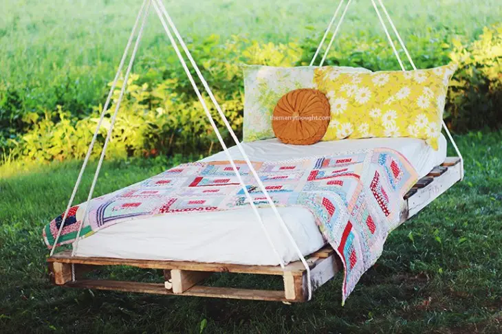 How To Build A Swinging Wood Pallet Bed Project