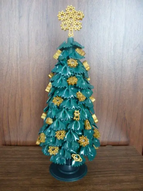 Macaroni Christmas Tree Decoration - Kid Friendly Craft Project