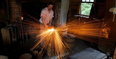 Old Fashioned Blacksmith Techinque of Making a Thousand Nails