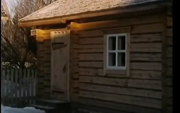 Finnish Men Build A Log House With Only Hand Tools