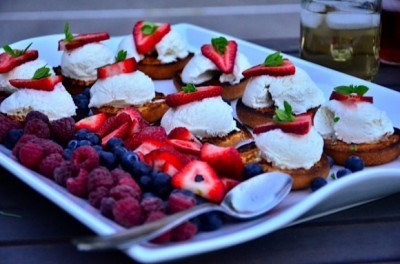 Grilled Cake Doughnuts with Sliced Berries 