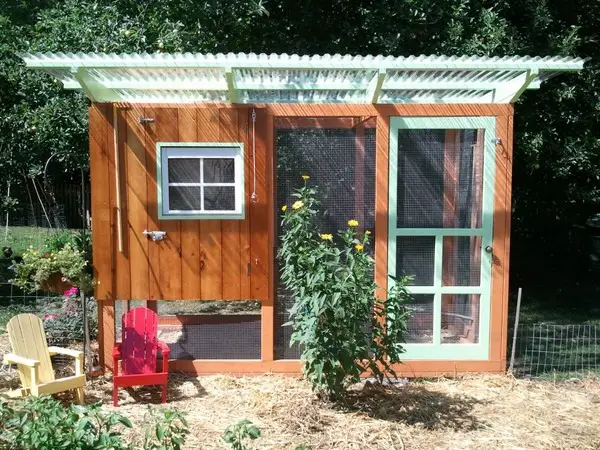 Build a Bluegrass Homesteading Chicken Coop Project