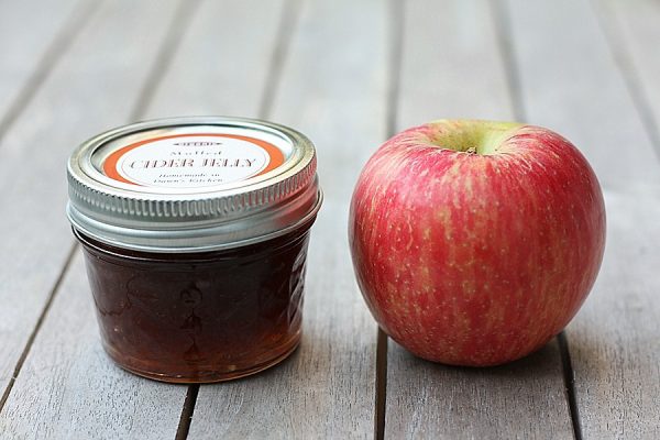 Canning Homemade Mulled Apple Cider Jelly