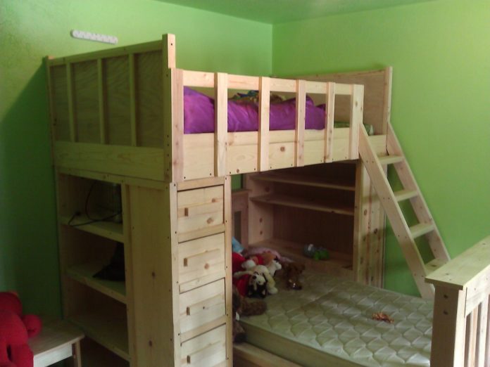 Homemade Simple Cabin Bunk Bed DIY Project