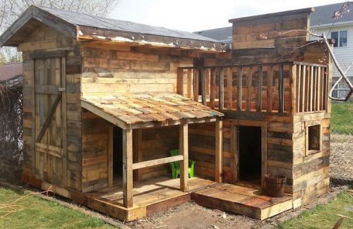 Build Homesteading Kid Playhouse with Wood Pallets Project