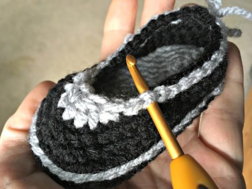 Crochet Simple Sweet Mary Janes Baby Booties Project 