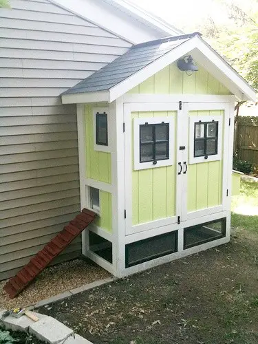 Small Compact Vertical Chicken Coop DIY Project 