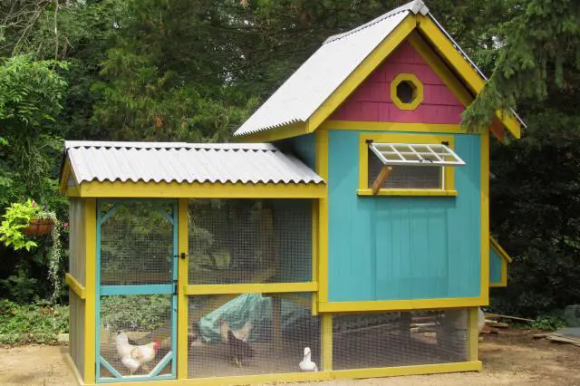 Vertical Homesteading Chicken Coop DIY Project
